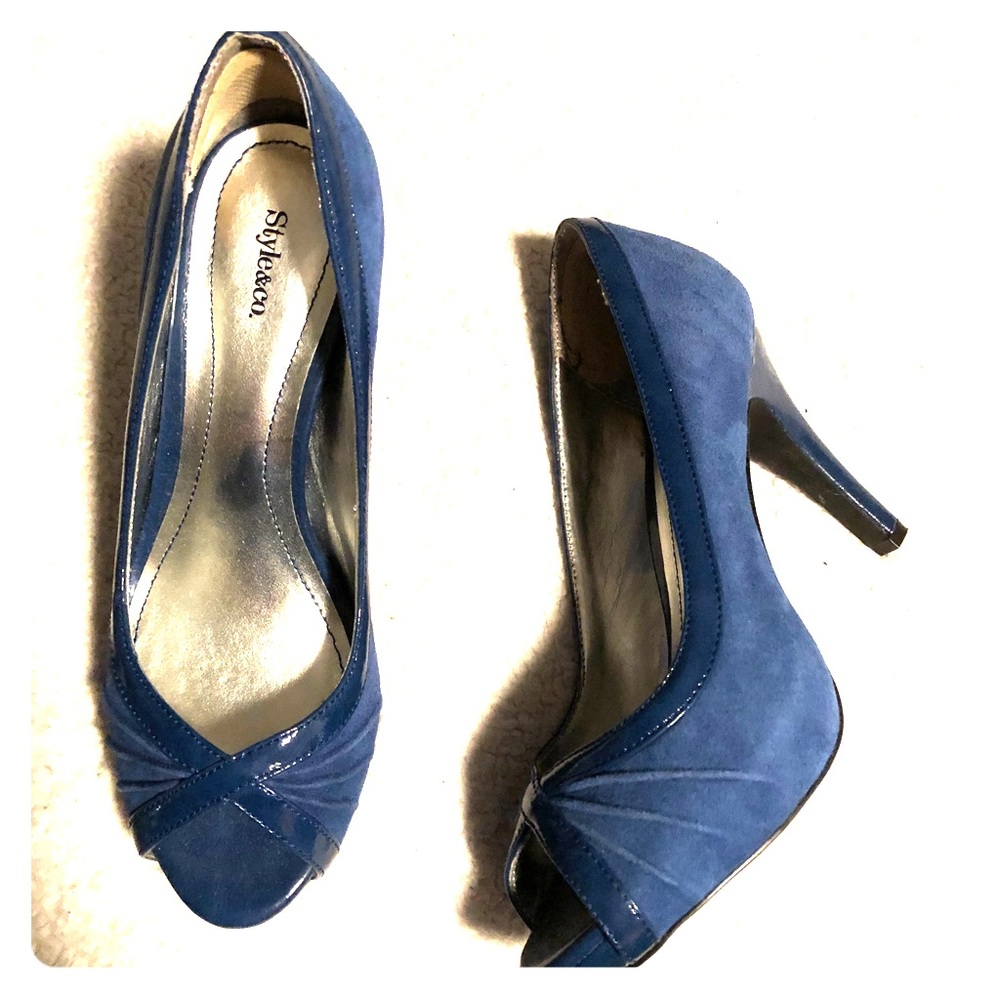 Style&co. Blue Swede peak toe heels size 5.5